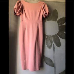 Want to look fresh in light peach/ pink dress. Here is the one